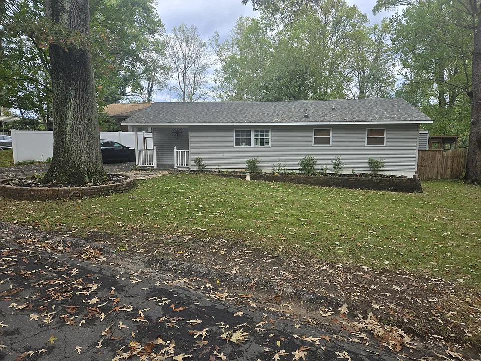 976 Waterview Dr