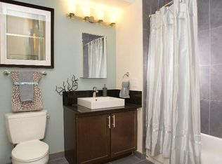 210 W North Ave, Chicago, IL 60610