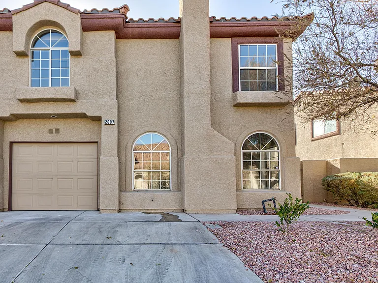 2607 Glen Green Ave — Photo 4