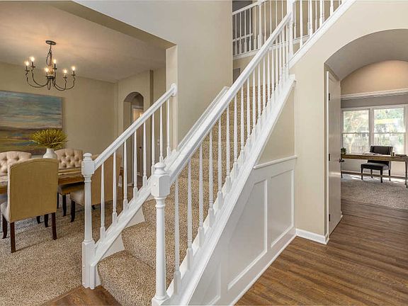 5th image of 827 Claycross Ct