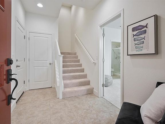 3rd image of 2923 Kaiser Dr