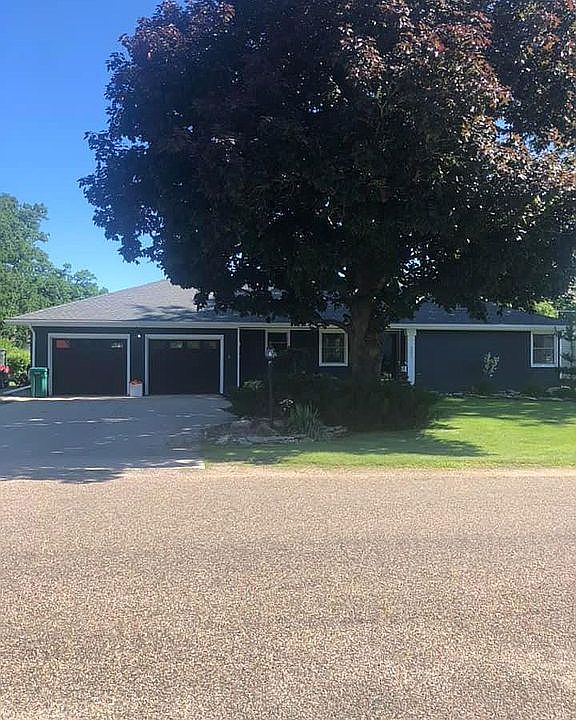 1st image of 207 E Cedar St