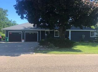 207 E Cedar St, Quasqueton, IA 52326