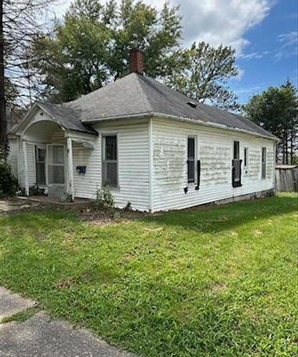 2nd image of 203 Madison St