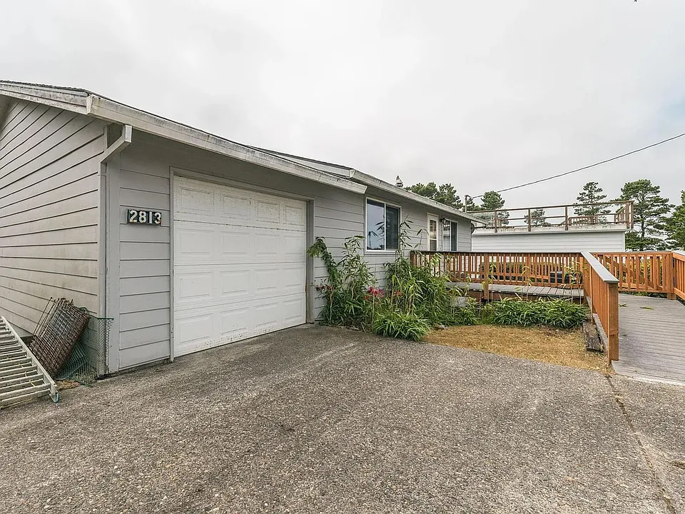 2813 NW Bayshore Loop