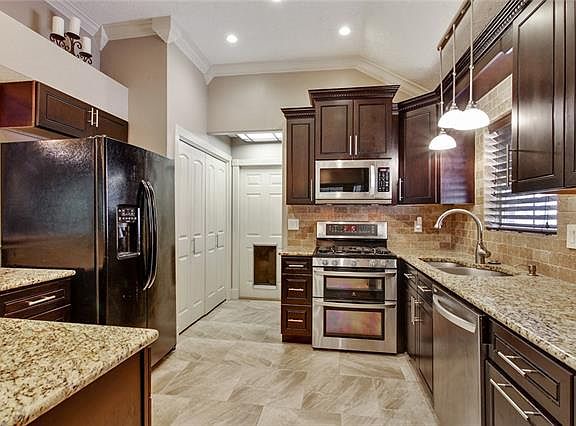 5th image of 657 Foxwood Ln