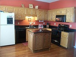 5th image of 396 Augusta Pl