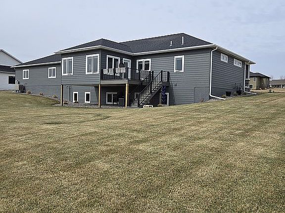 4th image of 590 Dogwood Dr S #E