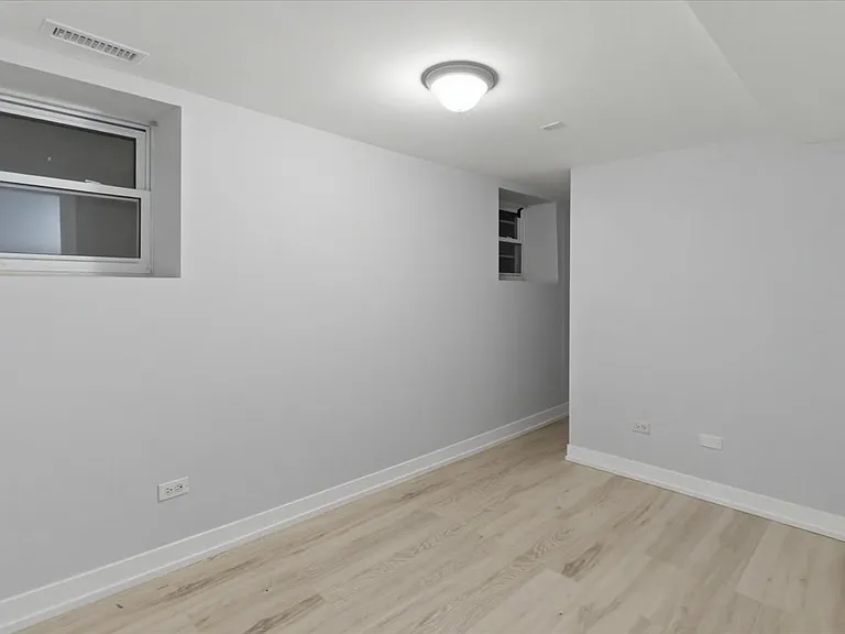 910 W Gunnison St #G — Photo 8