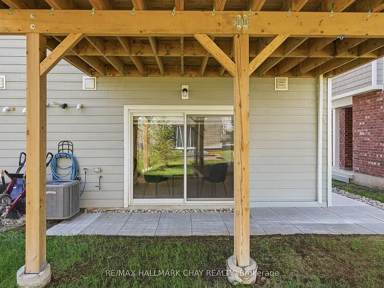 29 Shelburne Ave — Photo 22