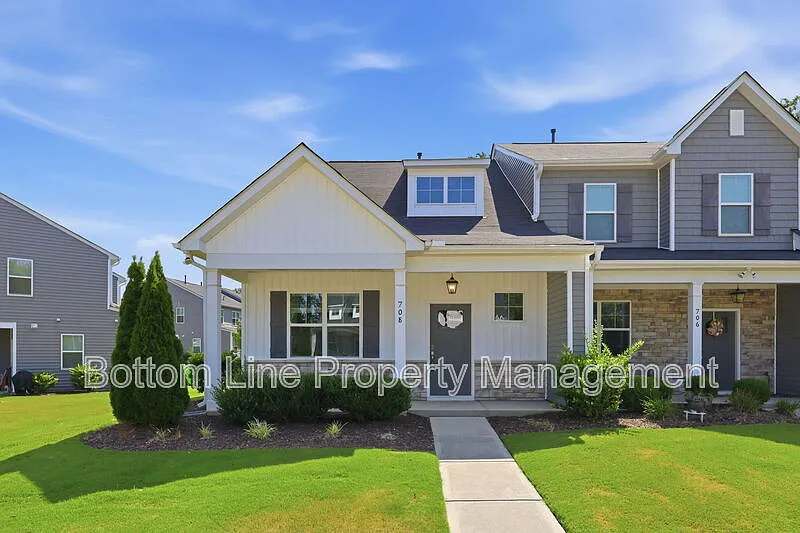 3 bed, 2.5 bath, 1608 sqft, $1,745 — Photo 1