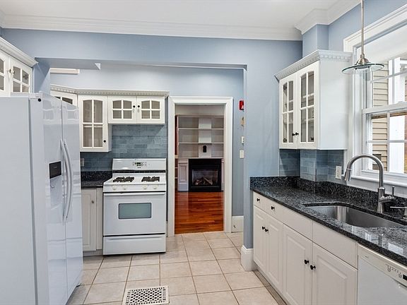 5th image of 37 Fair St Unit 37