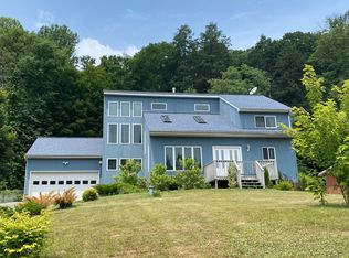90 Parkway Dr, Stroudsburg, PA 18360