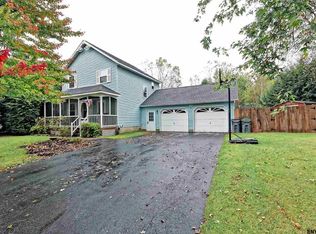 2 Middleborough Ct, Gansevoort, NY 12831