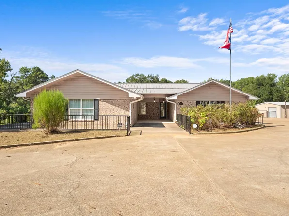 829 An County Rd #403, Palestine, TX 75803