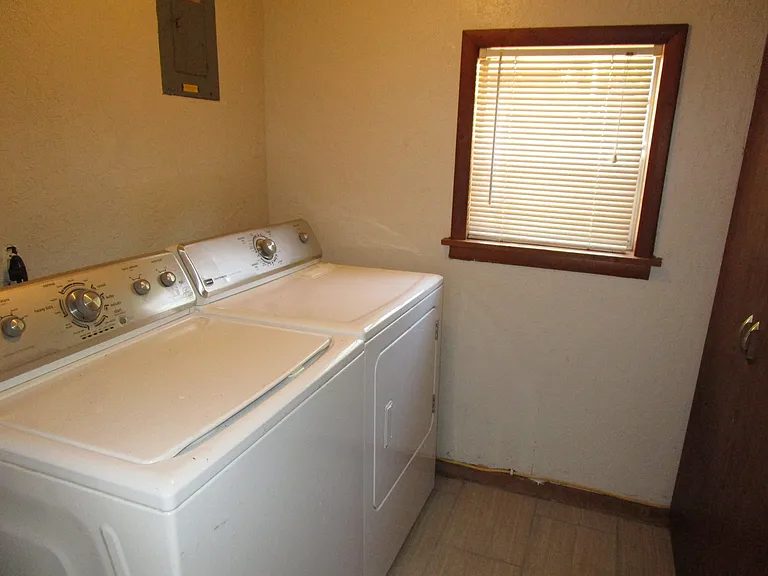 611 S Flood Ave — Photo 14
