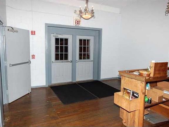 2nd image of 404 S Oak St