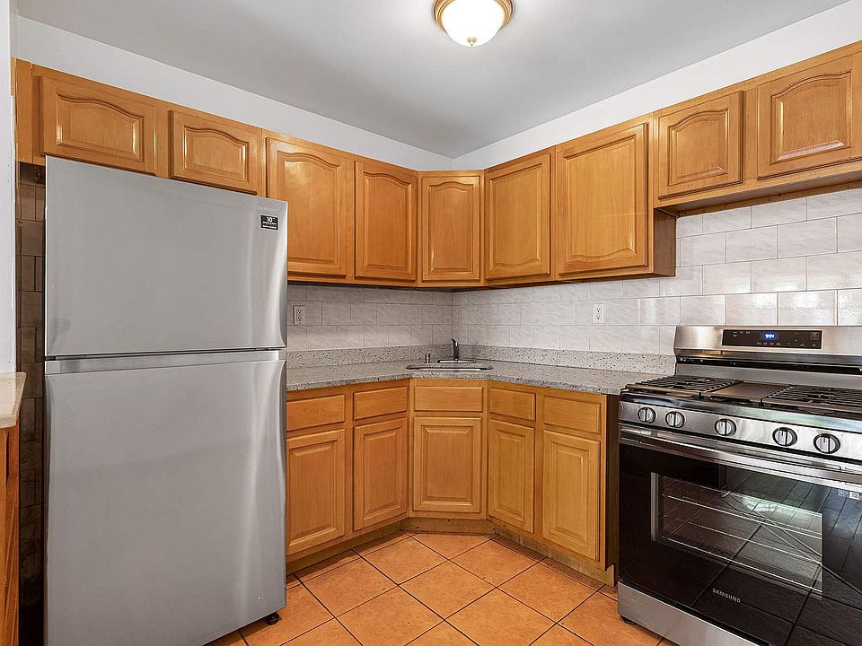 1st image of 247 Melrose St APT 1