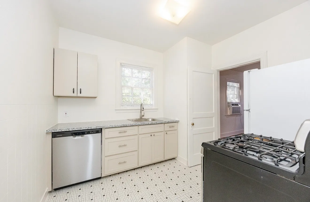 Studio, 650 sqft, $850 — Photo 4