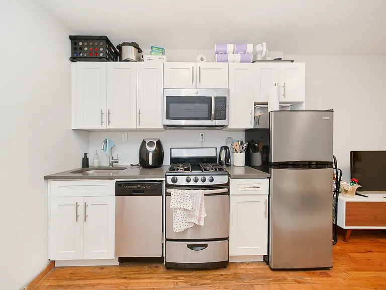 456 9th Ave #6 — Photo 8