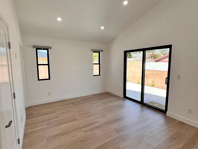 15531 Superior St — Photo 35