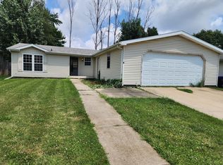 8 Geneva Ct, Bloomington, IL