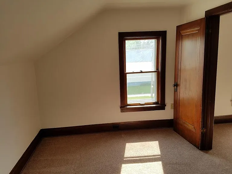 709 Knapp St — Photo 3