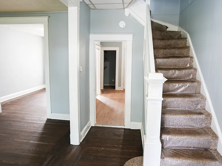 3221 Belmont Ave — Photo 2