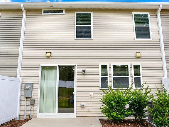 3rd image of 111 Anise Ln