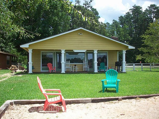 1st image of 840 Charmaine Dr