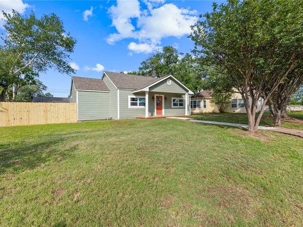 1207 Hoppess St, Bryan, TX 77802