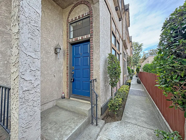 416 N Bushnell Ave #F — Photo 27