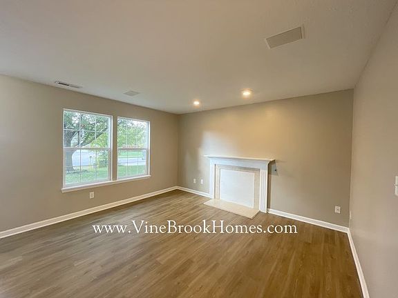 2nd image of 3735 Mechanicsburg Dr