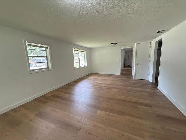 11521 Lucas St — Photo 3
