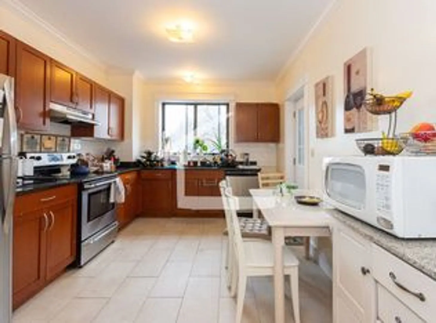 Large Unit near T and Brookline Border. GREAT for BU students! Cat OK — Photo 2