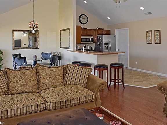 5th image of 19 Bourne Cir #202