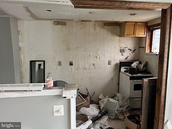 5th image of 6828 Ditman St