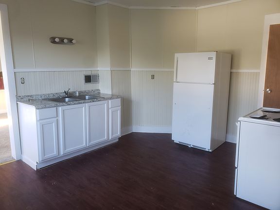3rd image of 914A Division St