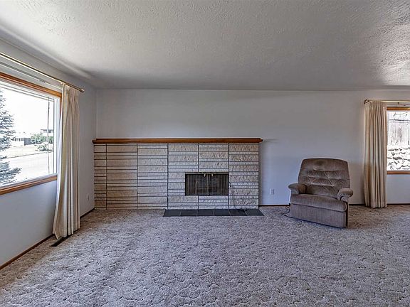 4th image of 6412 N Royal Dr