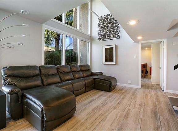 3rd image of 4000 Clifford Dr