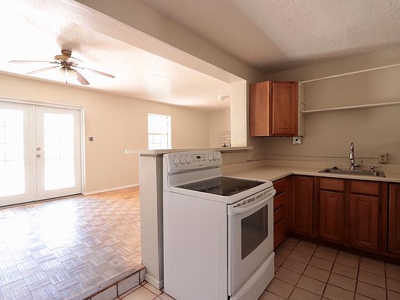 5th image of 1708 Stanford Dr SE