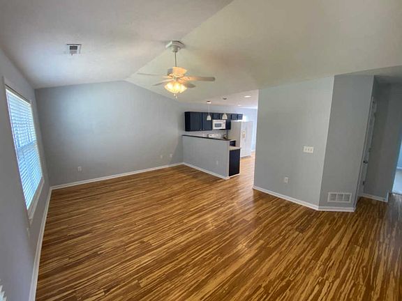 3rd image of 121 Paddlewheel Dr