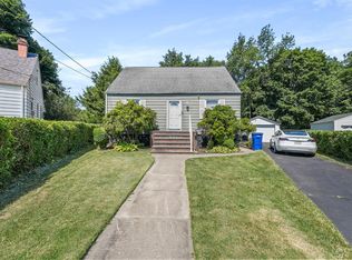 5 Park Pl, North Brunswick, NJ 08902