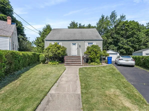 5 Park Pl, North Brunswick, NJ 08902