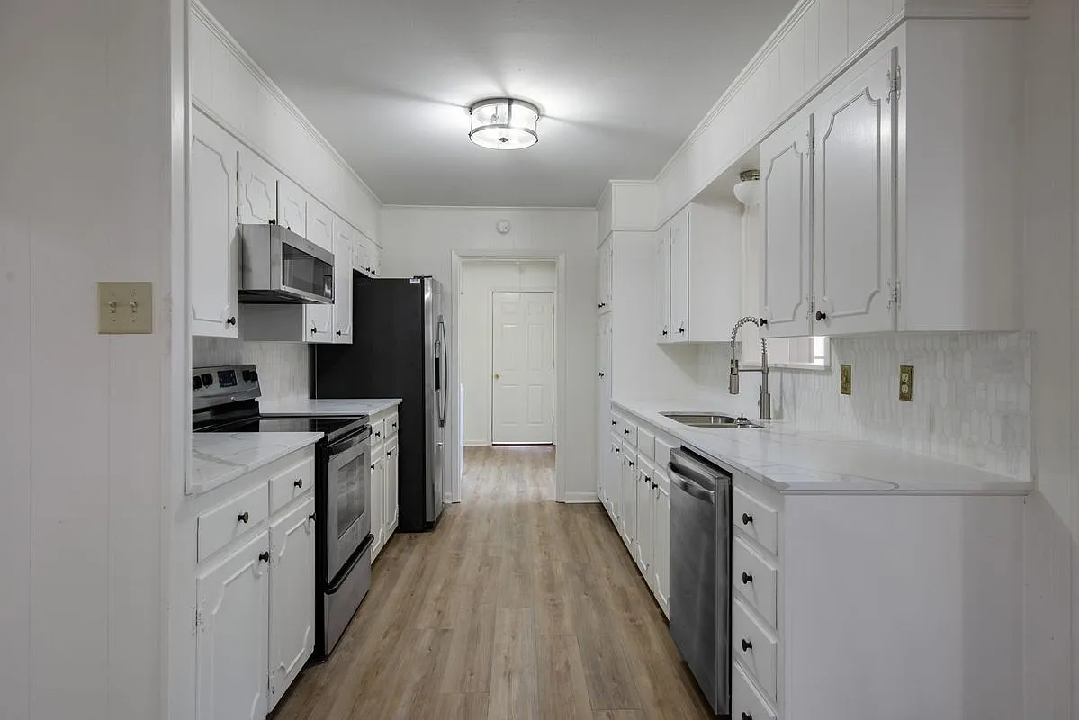 3 bed, 2.0 bath, 2000 sqft, $2,200 — Photo 4