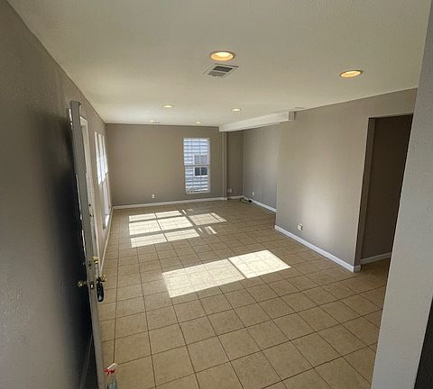 4th image of 5030 Woodend Ave