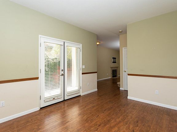 3rd image of 517 Silverhorn Dr