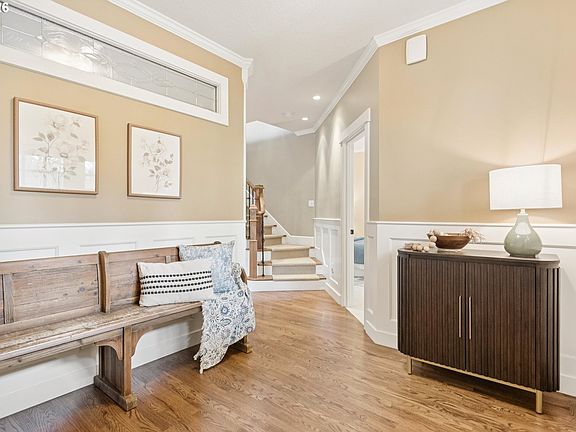 5th image of 135 Middlecrest Rd