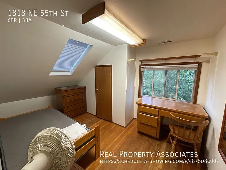 1818 NE 55th St — Photo 9