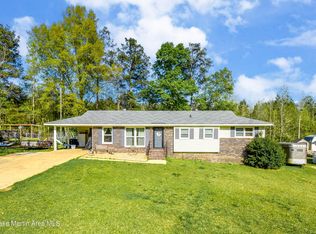 230 Lorena Dr, Alexander City, AL 35010